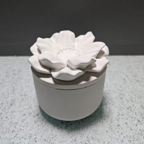 Schale mit Blume